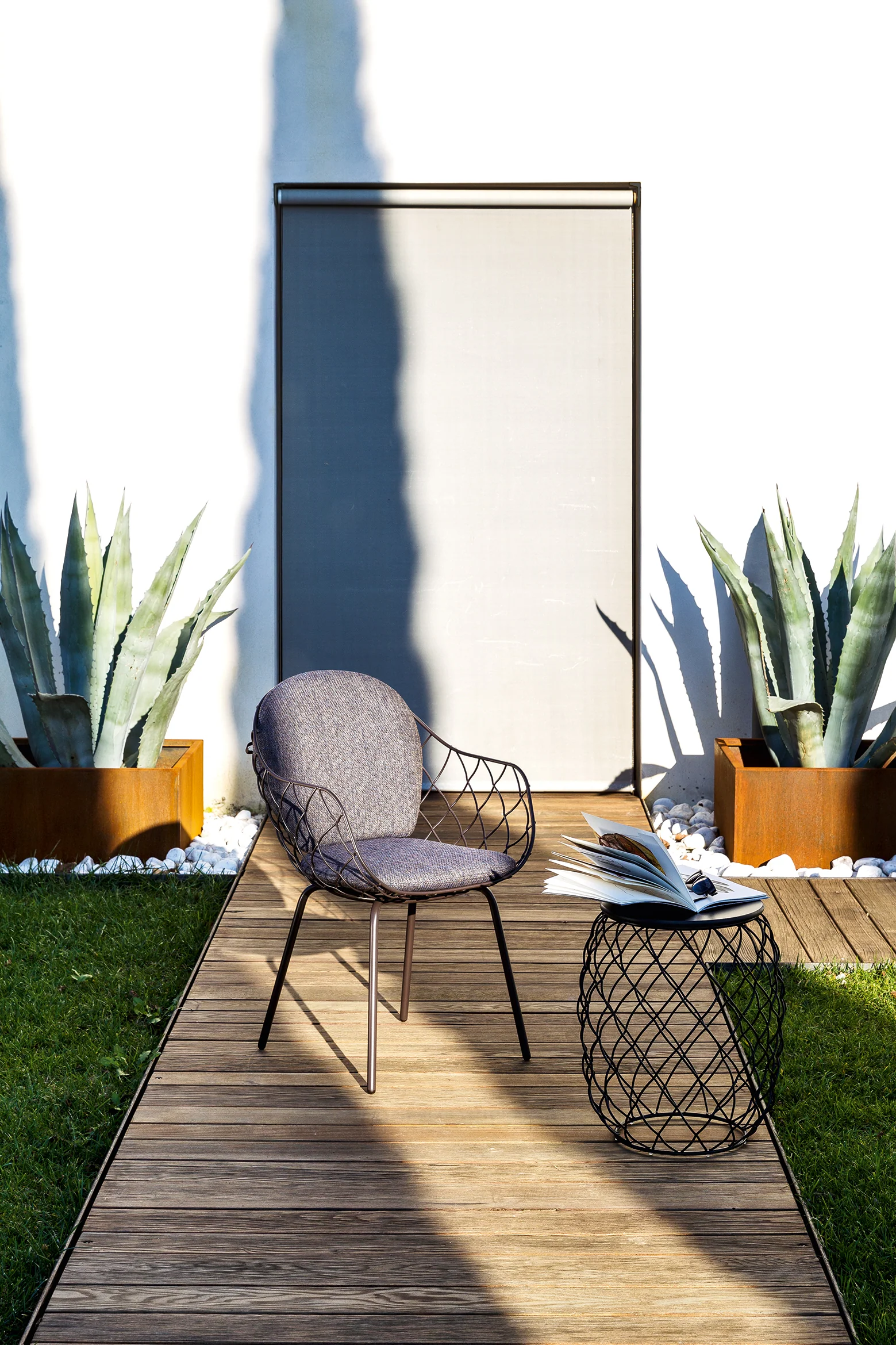 Krzesło zewnętrzne PIÑA czerwony z brązową podstawą - Image 7