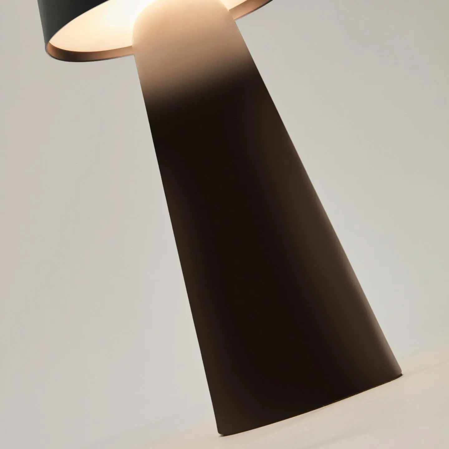 Lampa stołowa zewnętrzna akumulatorowa ARENYS czarny - Image 16