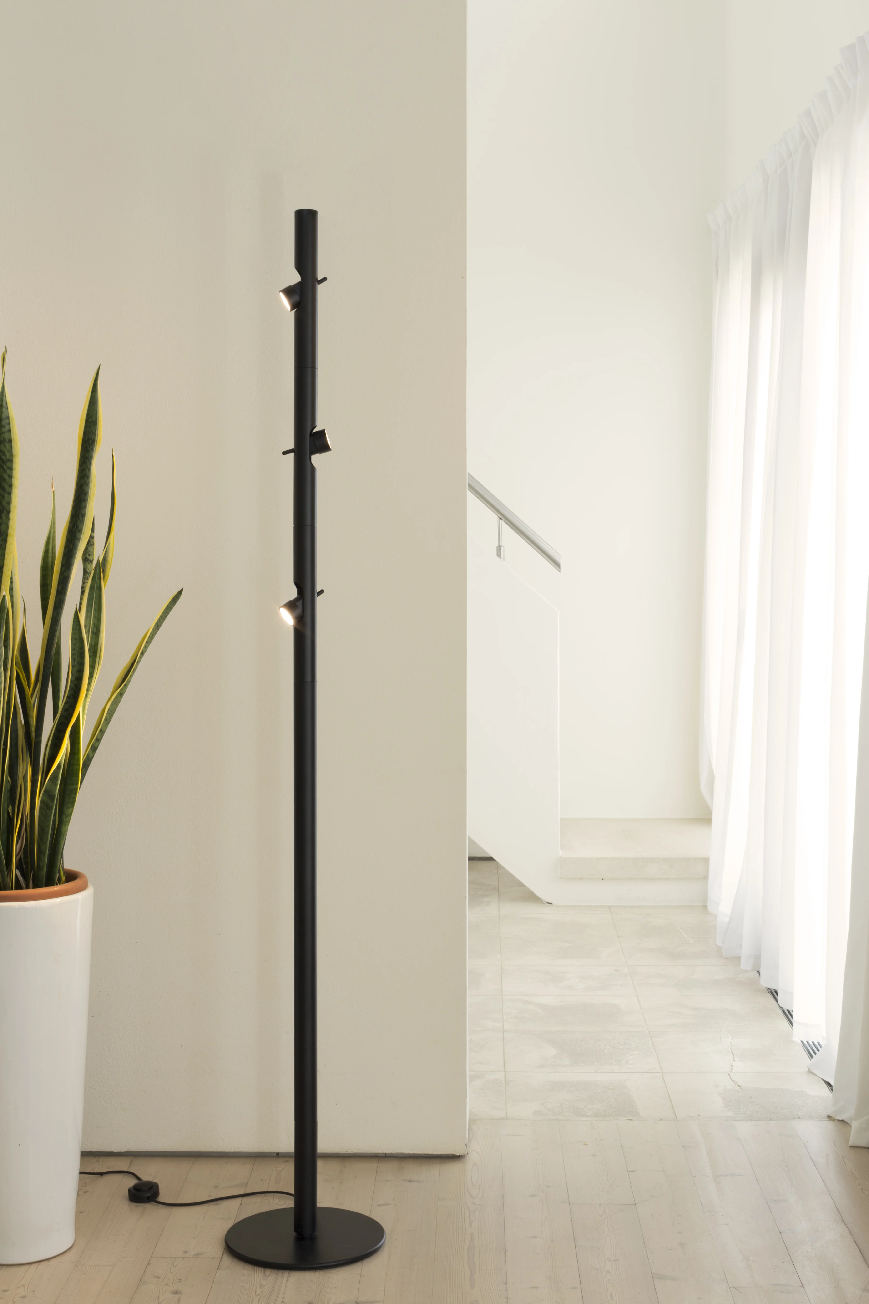 Lampa podłogowa 3-punktowa CALABRONE czarny - Image 3