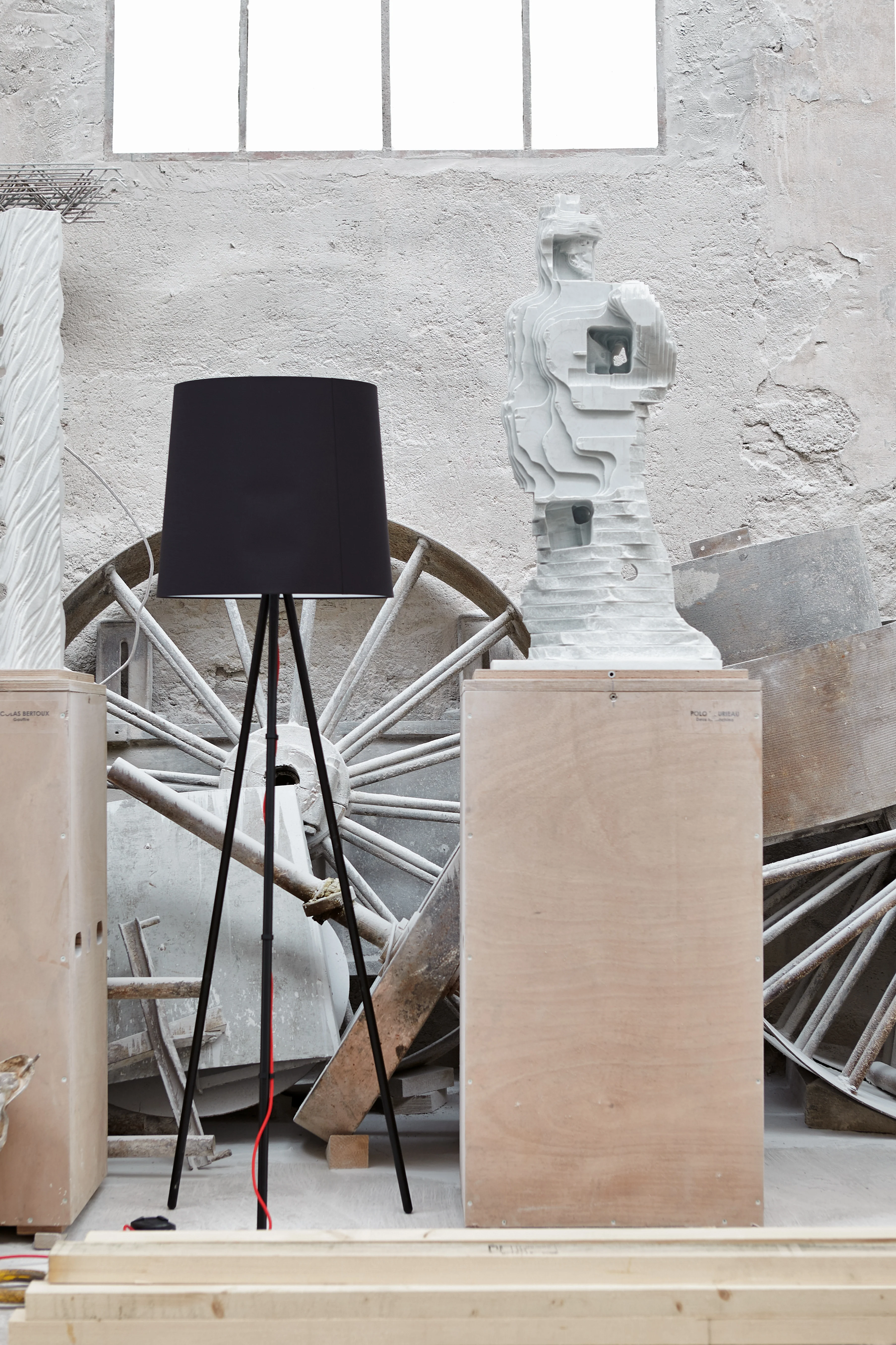 Lampa podłogowa EVA czarny klosz z aluminiową podstawą - Image 2