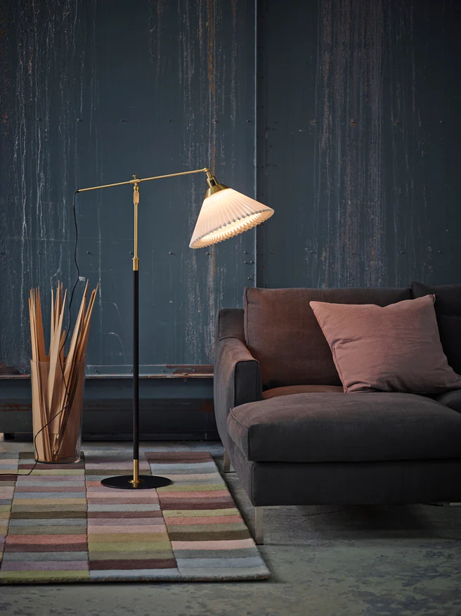 Lampa podłogowa MODEL 349 biały z czarno-złotą podstawą - Image 4