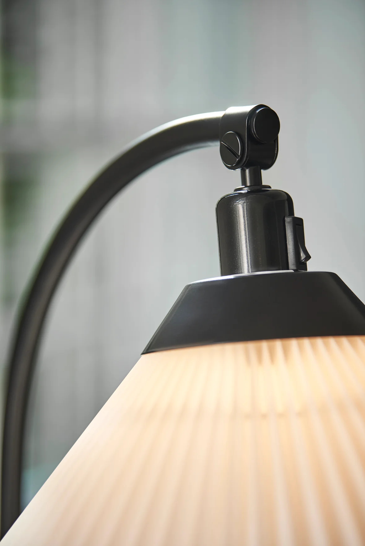 Lampa podłogowa MODEL 368 biały z czarną podstawą - Image 7
