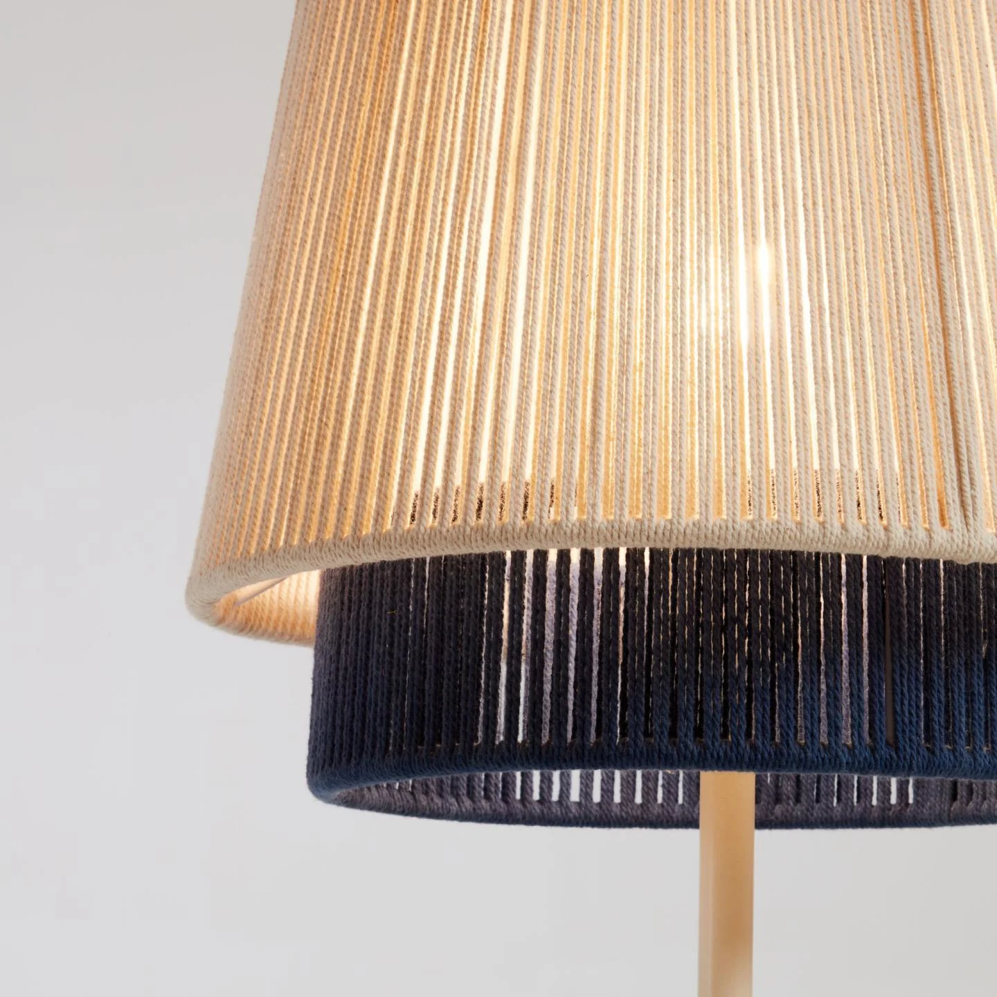 Lampa podłogowa YUVIA beżowy z zielonym wykończeniem - Image 3