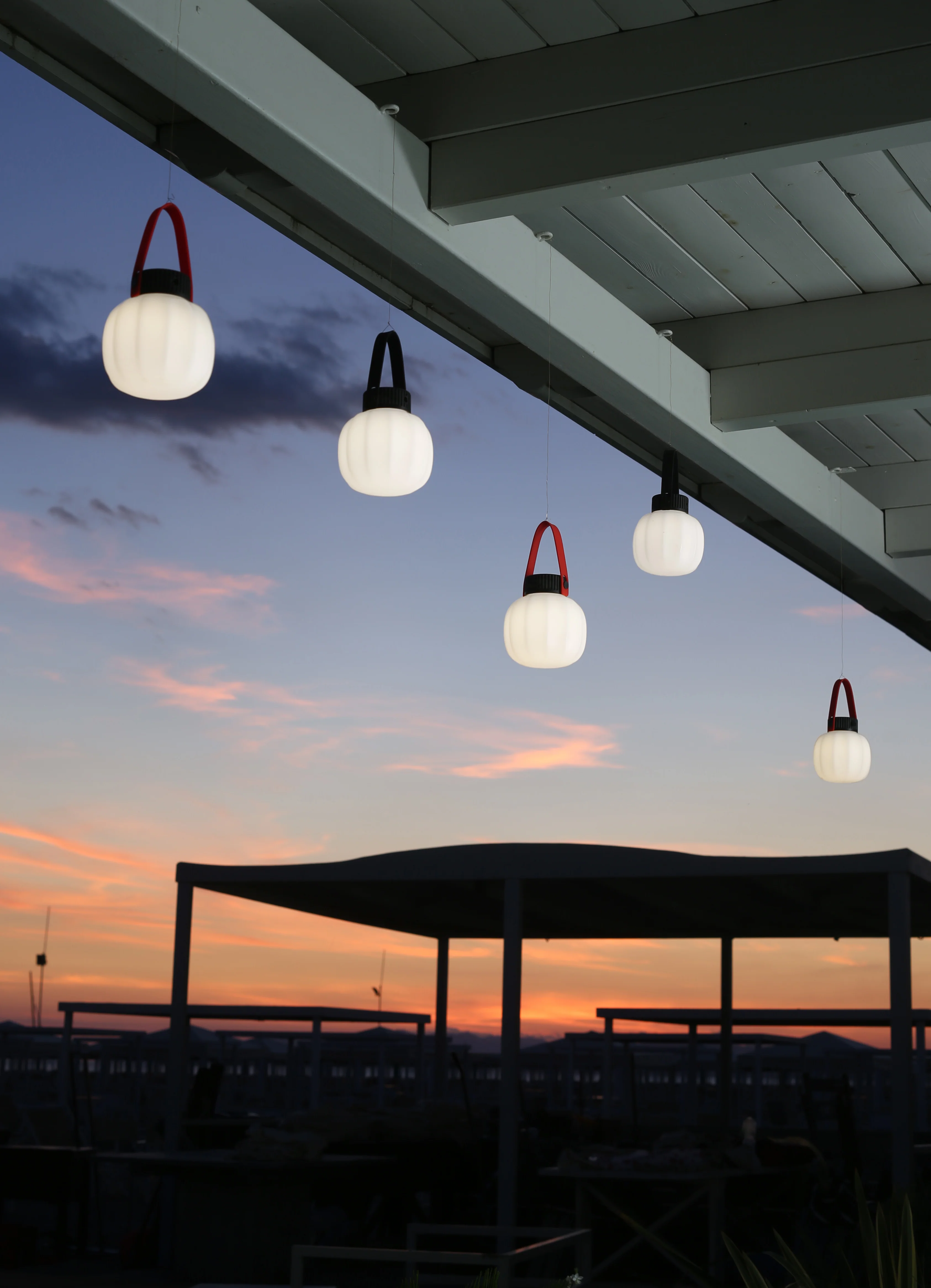 Lampa przenośna zewnętrzna KIKI biały z silikonowym uchwytem - Image 13