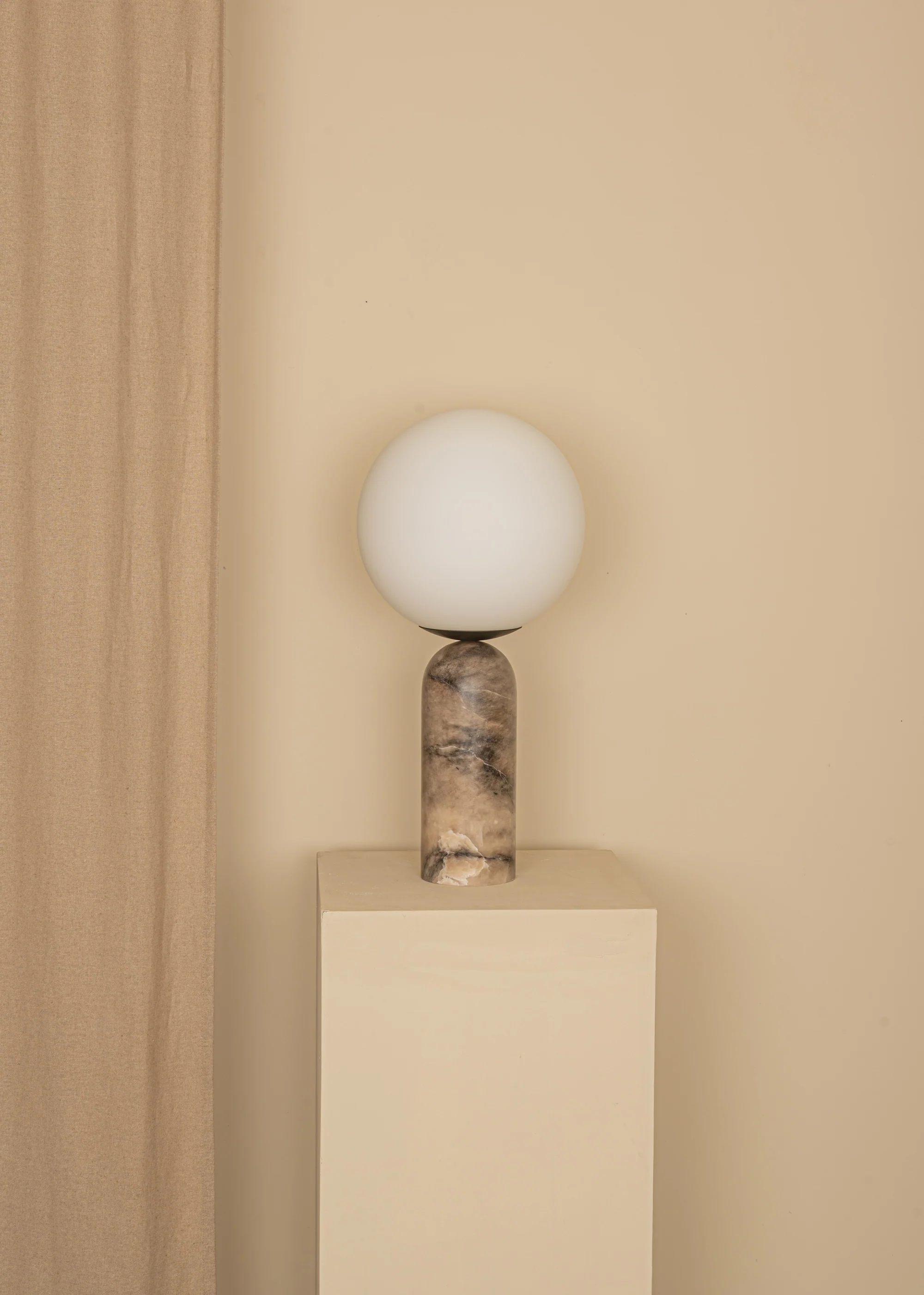 Lampa stołowa ATLAS ciemny beżowy alabaster - Image 3