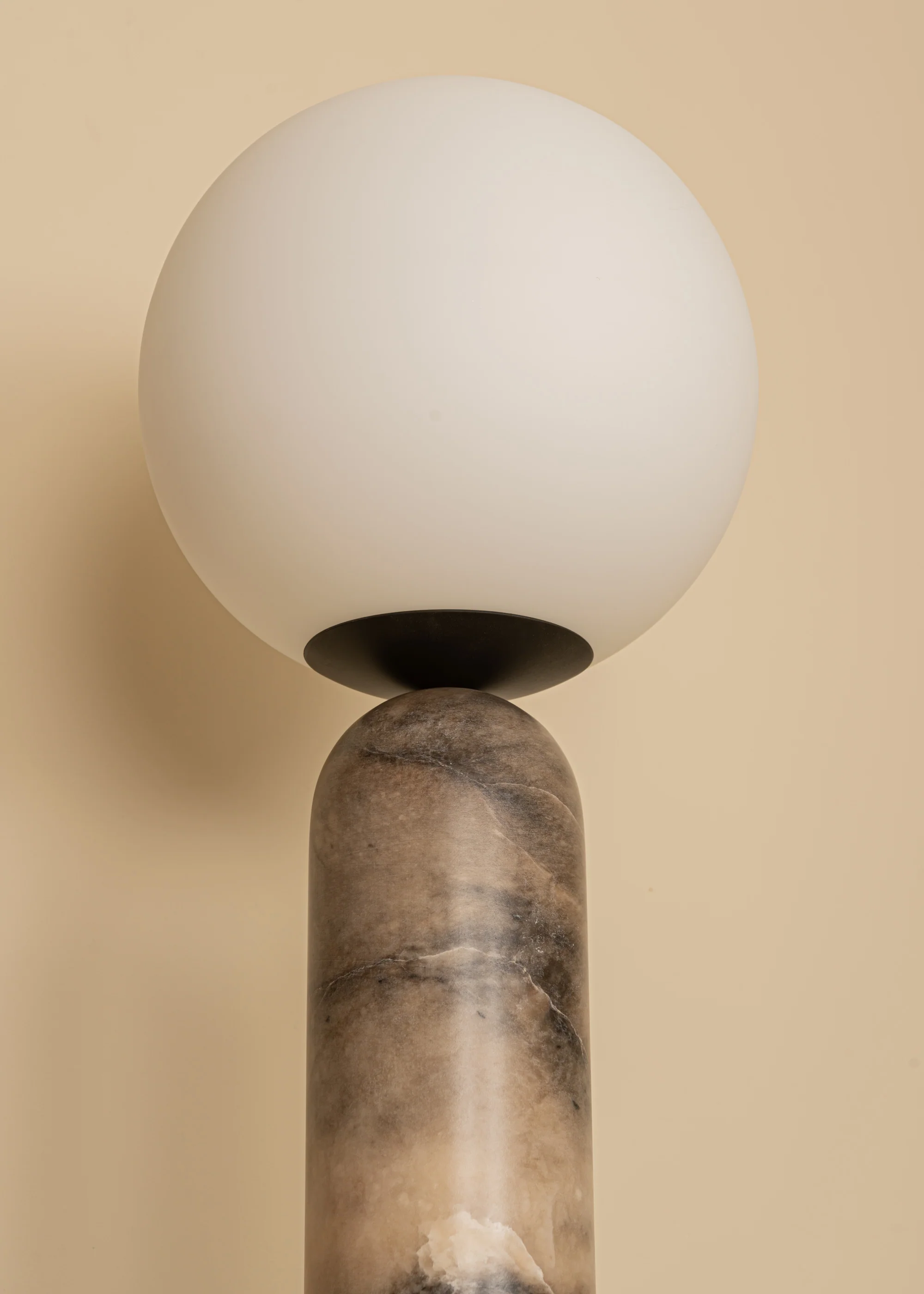 Lampa stołowa ATLAS ciemny beżowy alabaster - Image 4