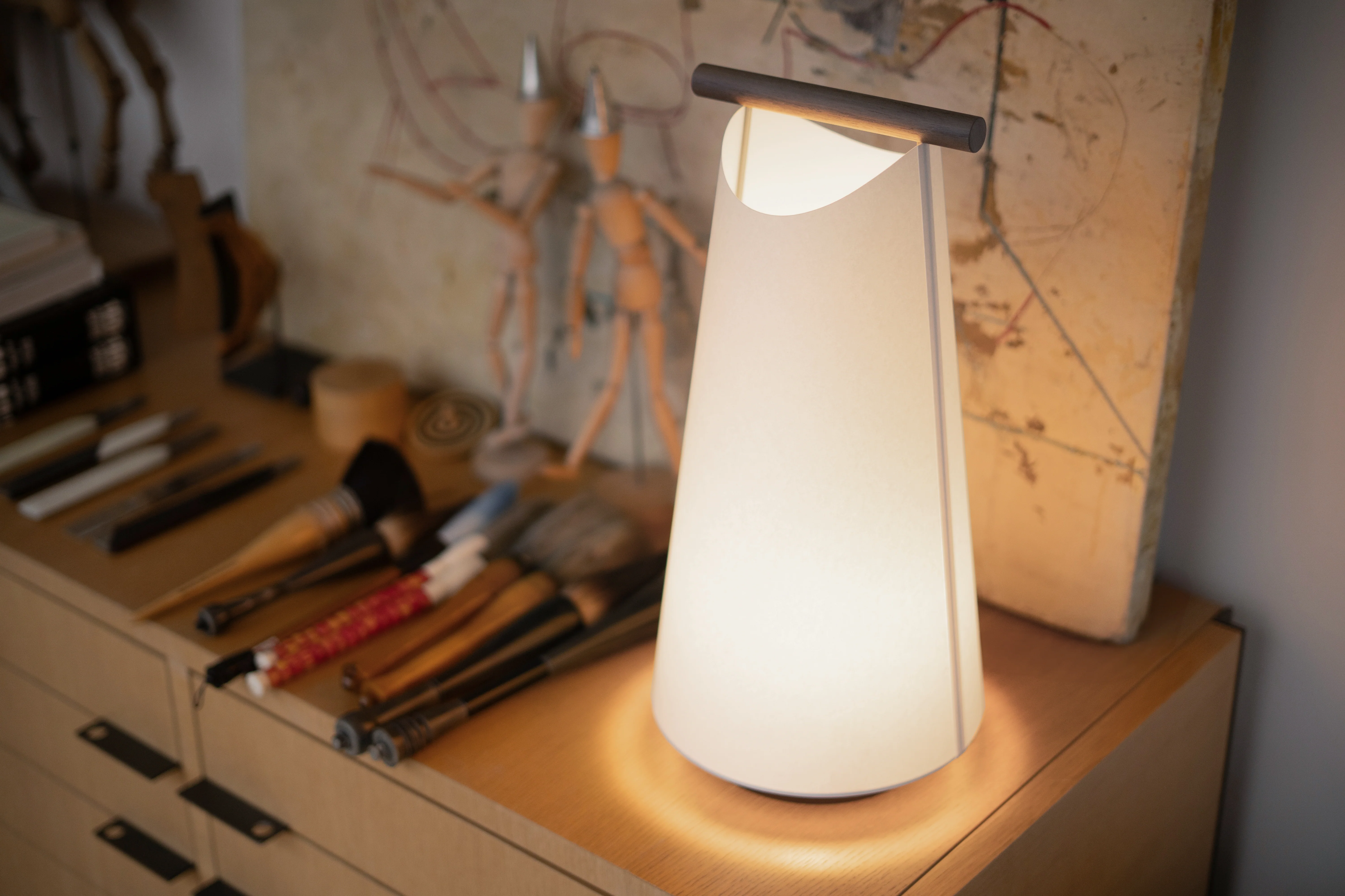 Lampa stołowa CATAY biały z czarnym drewnem jesionowym - Image 4