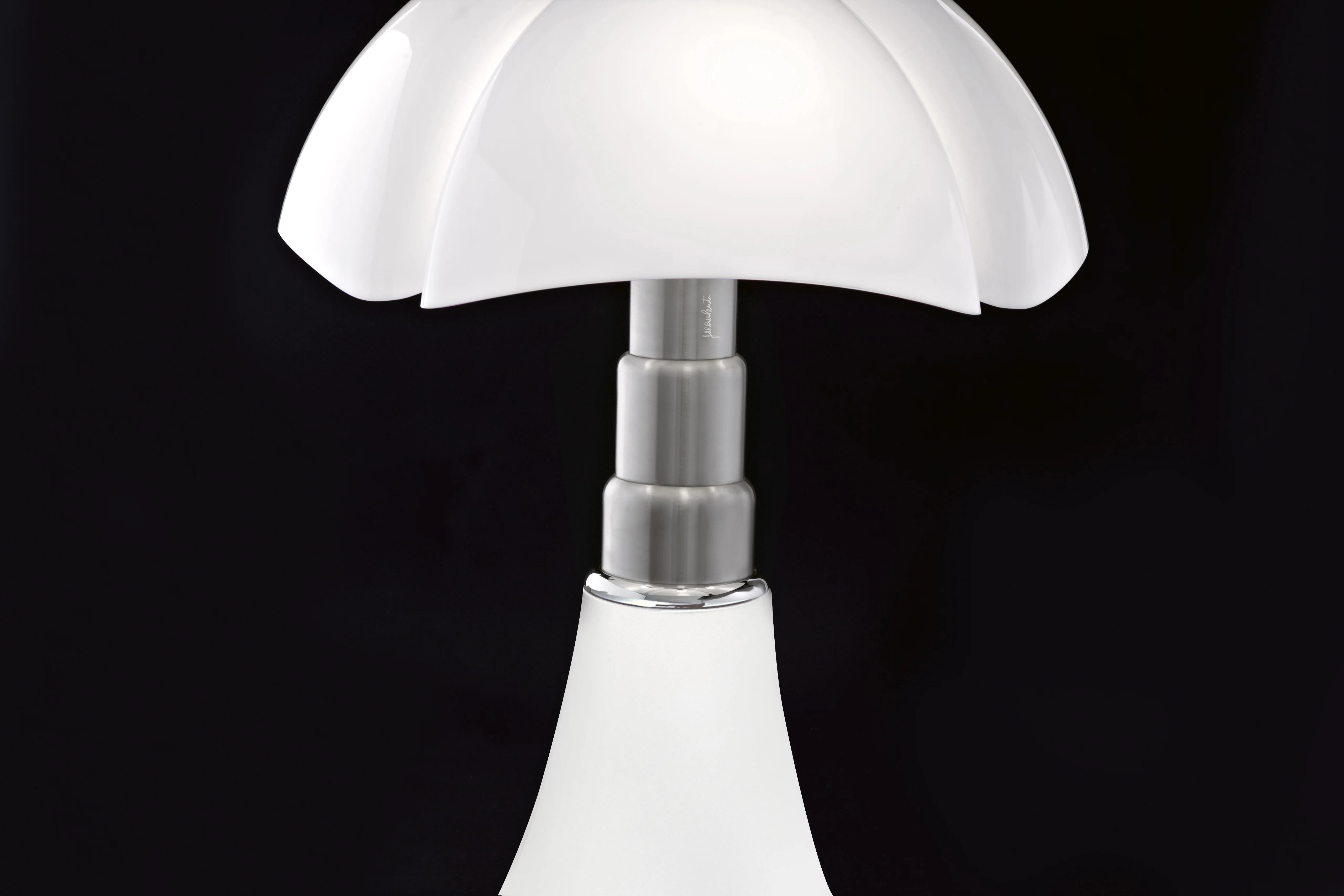 Lampa stołowa PIPISTRELLO opalowy klosz z białą podstawą - Image 4