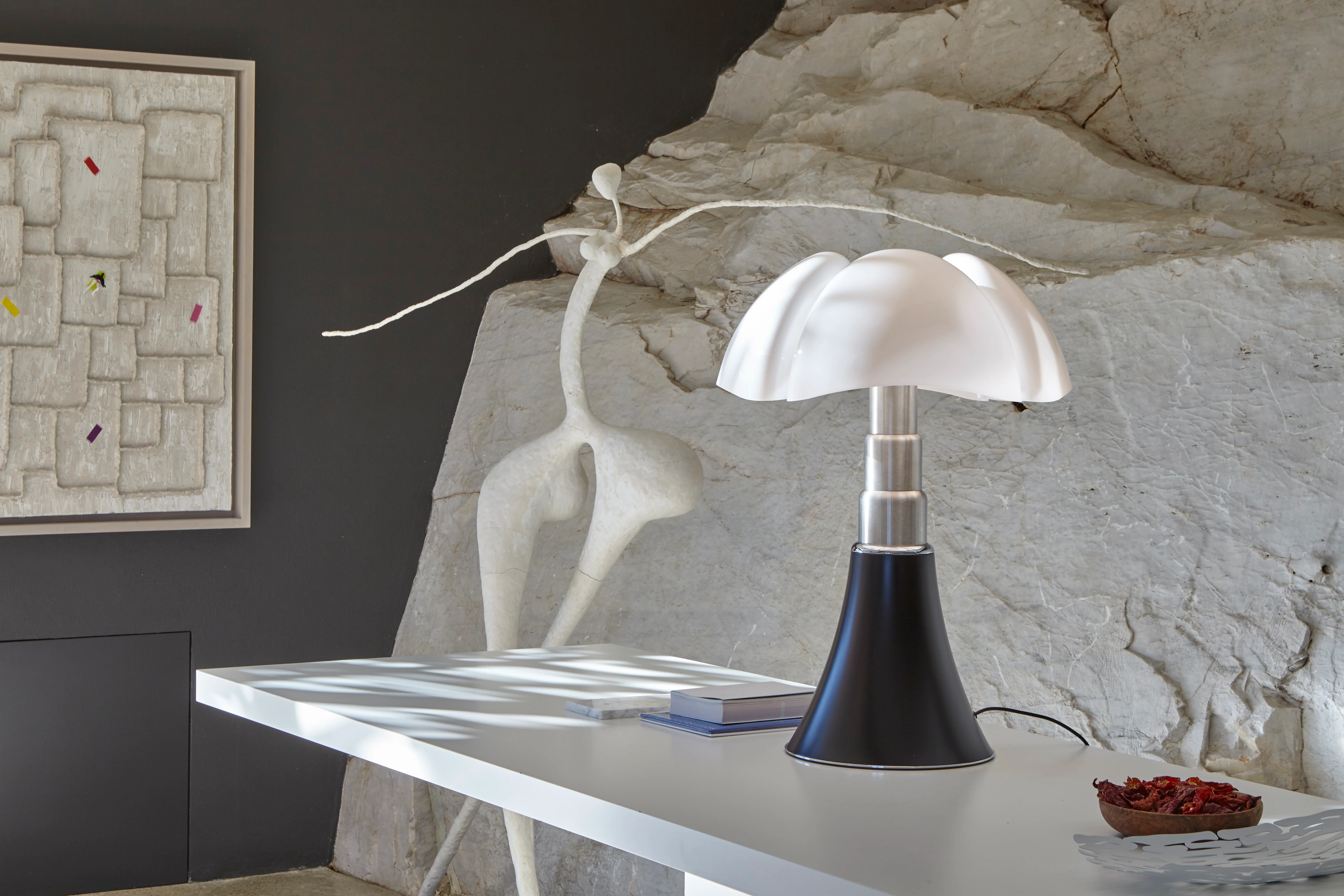 Lampa stołowa PIPISTRELLO opalowy klosz z czarną podstawą - Image 5