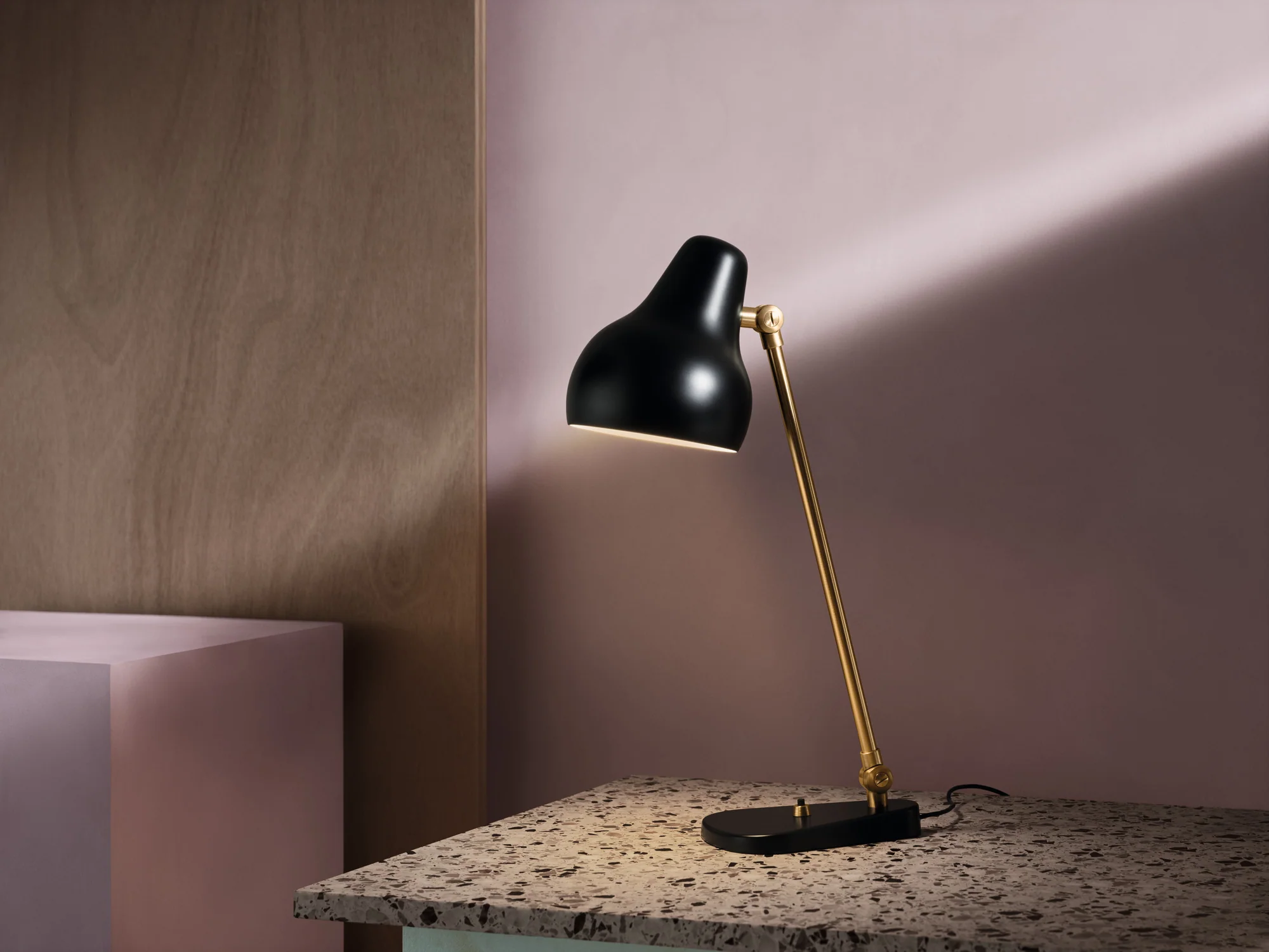 Lampa stołowa VL 38 czarny ze złotym wykończeniem - Image 3