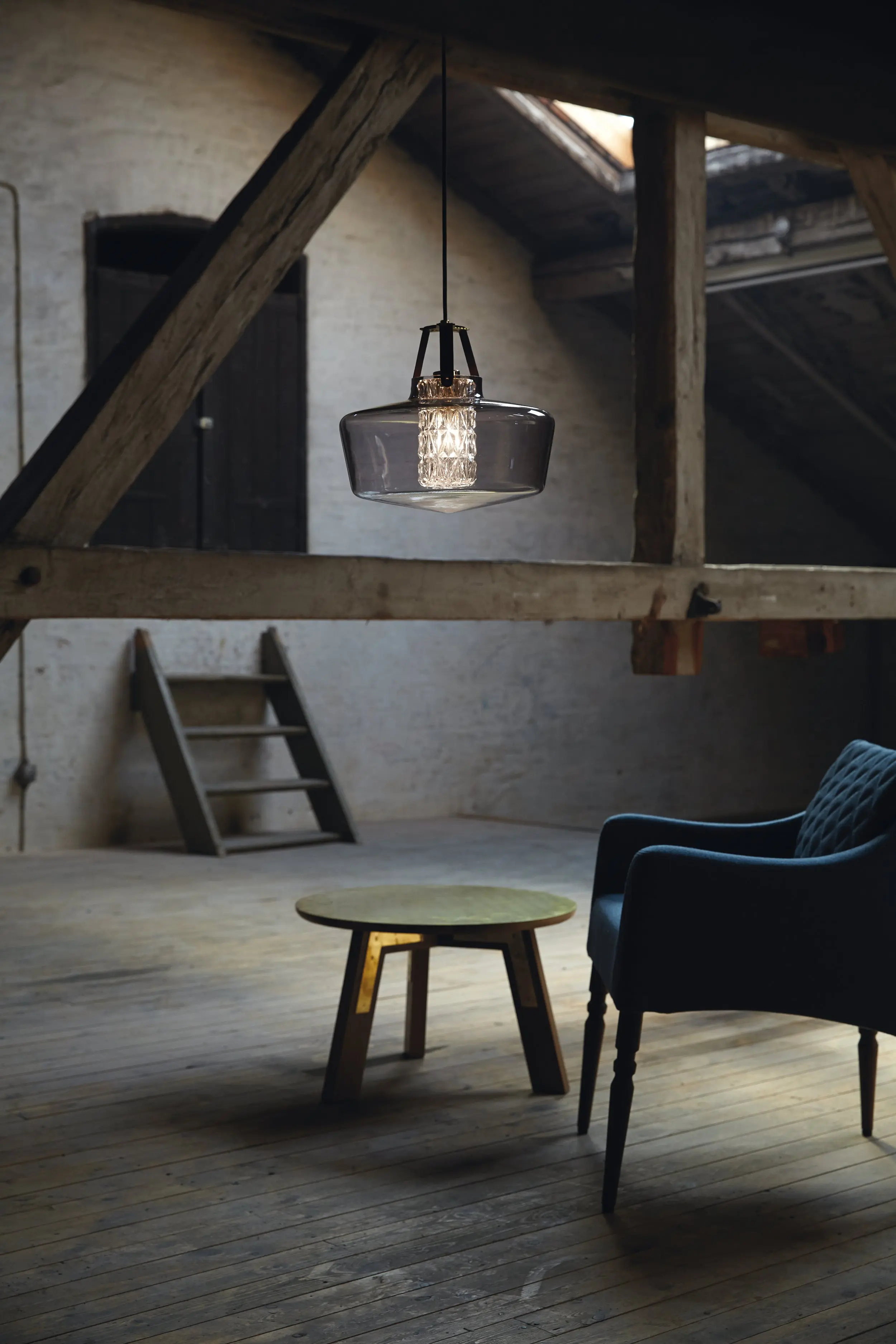 Lampa wisząca ADDICTED TO US dymione szkło z czarną skórą - Image 2
