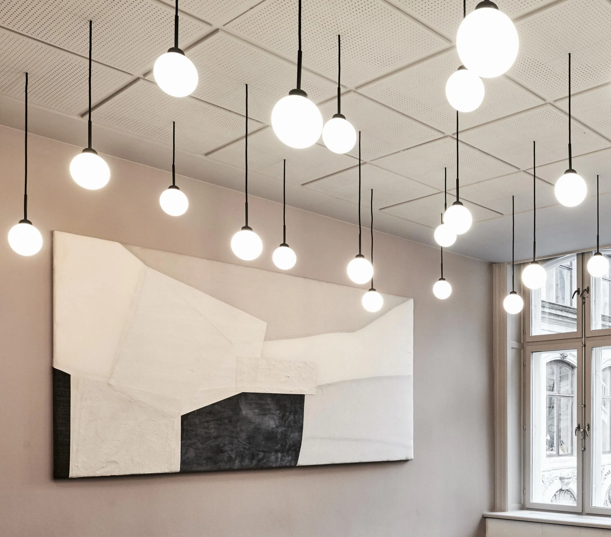 Lampa wisząca APIALES czarny z opalowym szkłem - Image 9