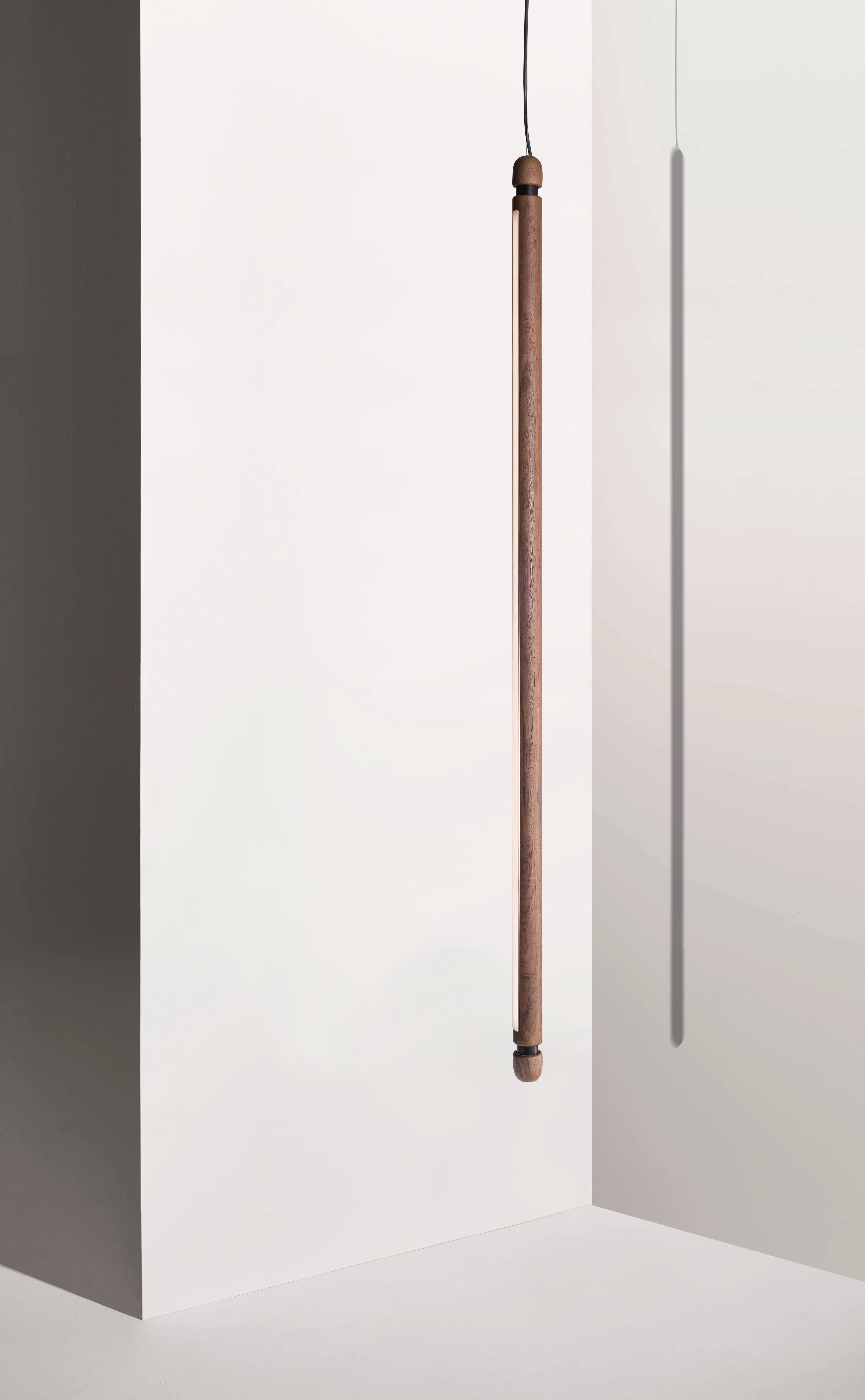 Lampa wisząca LINEA V drewno orzechowe z grafitowym wykończeniem - Image 2