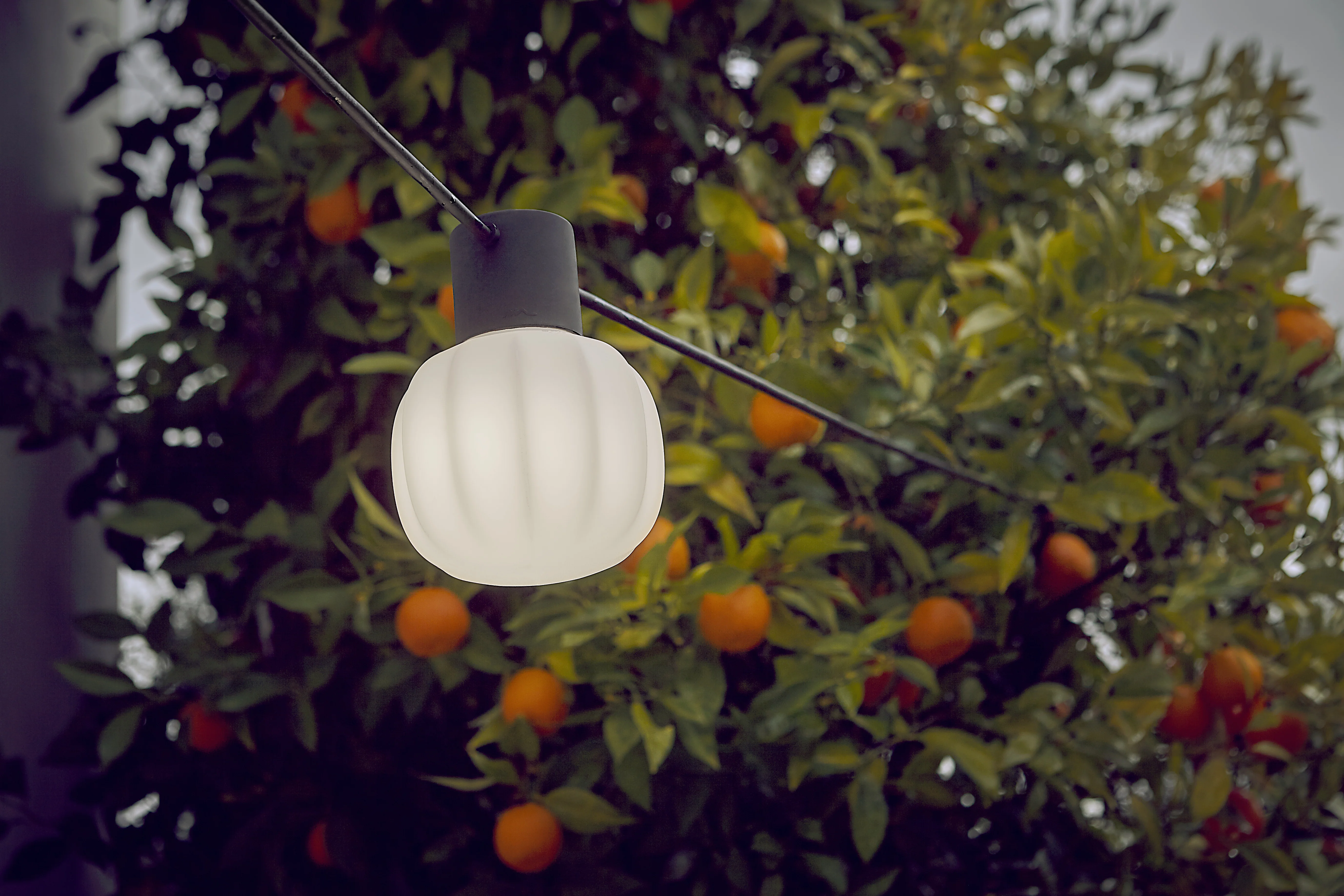 Lampa wisząca zewnętrzna KIKI biały z czarnym - Image 4