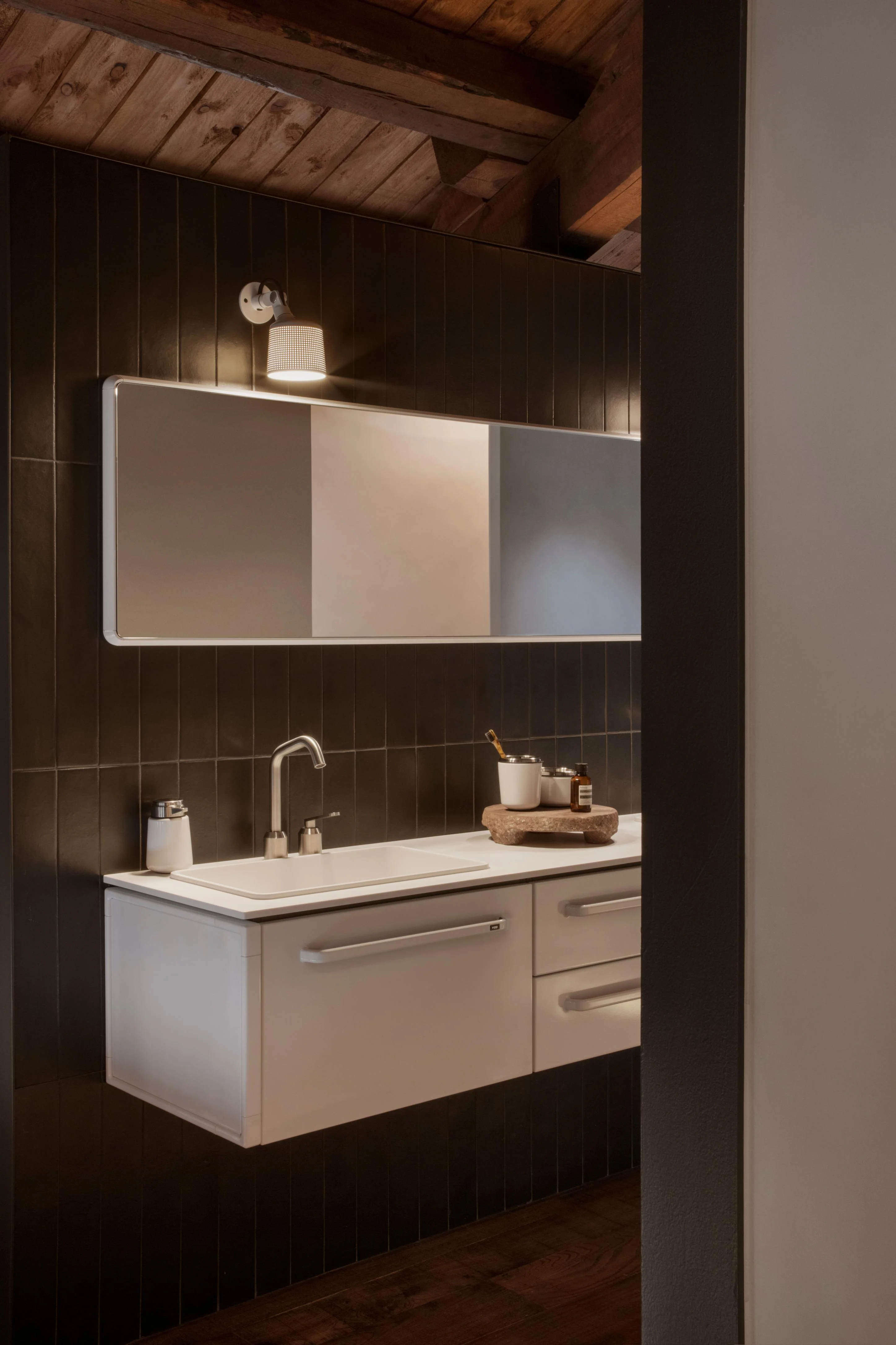 Lustro łazienkowe VIPP biała aluminiowa rama - Image 8