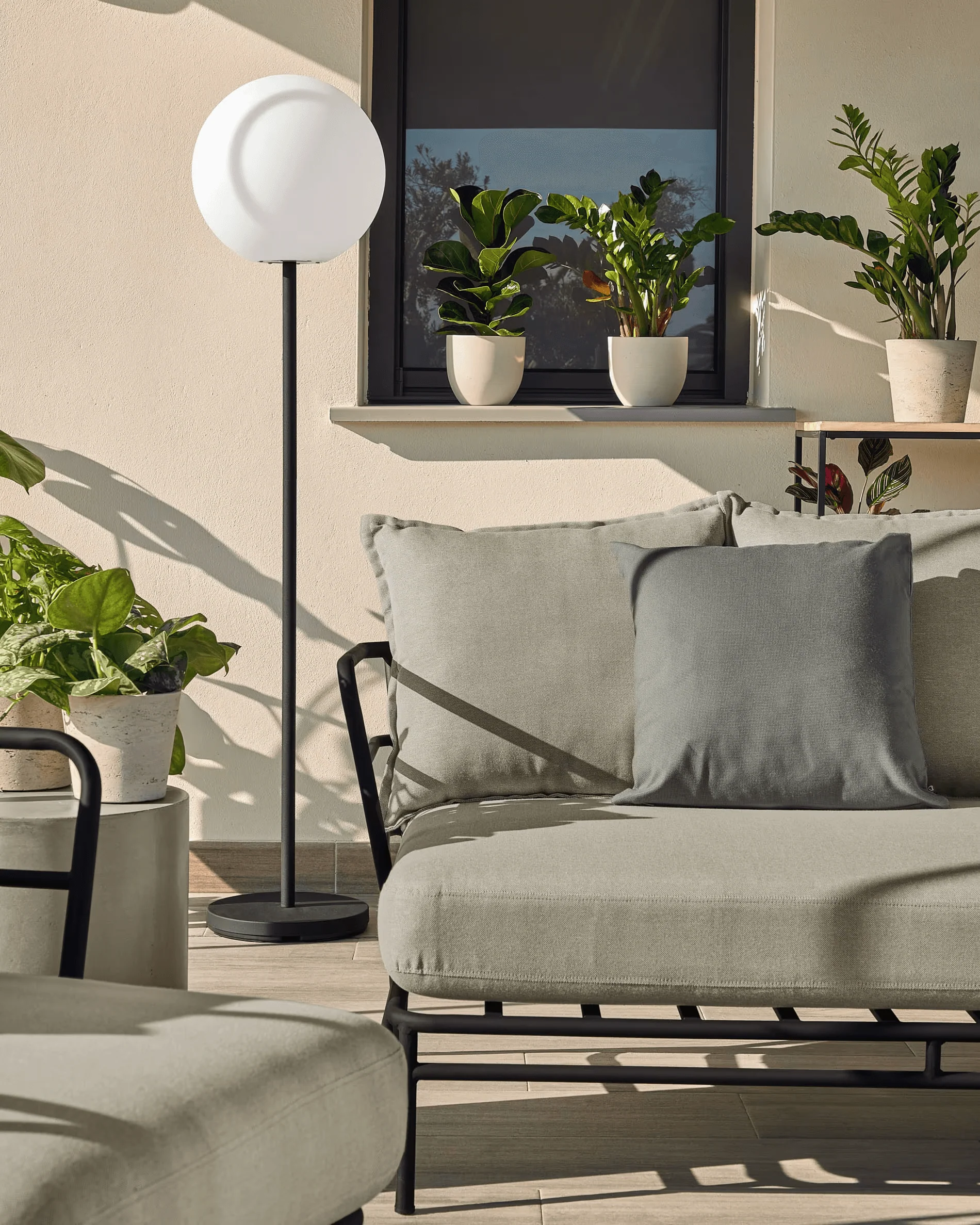 Sofa zewnętrzna 3-osobowa MARELUZ beżowy z czarną podstawą - Image 16