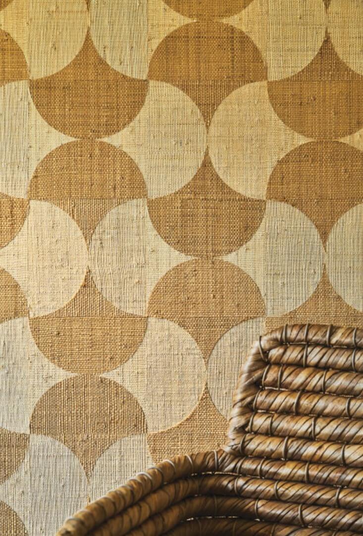 Tapeta naturalna z geometrycznym wzorem z rafii SUMBA - NATUREL brązowy z beżowym - Image 3